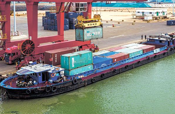 新加坡散货船的运营特点、发展趋势及对全球经济的影响有哪些？