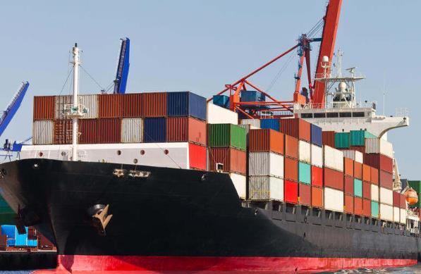 美国海运业推动了国际贸易的繁荣，也为美国经济带来了巨大的收益