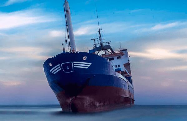 青岛国际海运业务在不断发展壮大，成为国际贸易的重要纽带