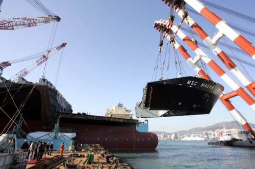 进一步优化产品结构、提升核心竞争力，金海重工签订3艘2500TEU集装箱船订单
