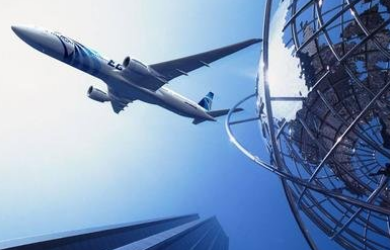 搭建信息化平台，实现国际物流供需高效对接，持续优化提高国际航空货运能力
